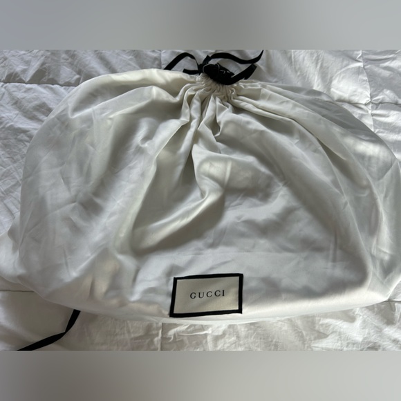 Original owner GG Supreme Med. Gucci diaper Bag. Very Well maintained. - Picture 8 of 9